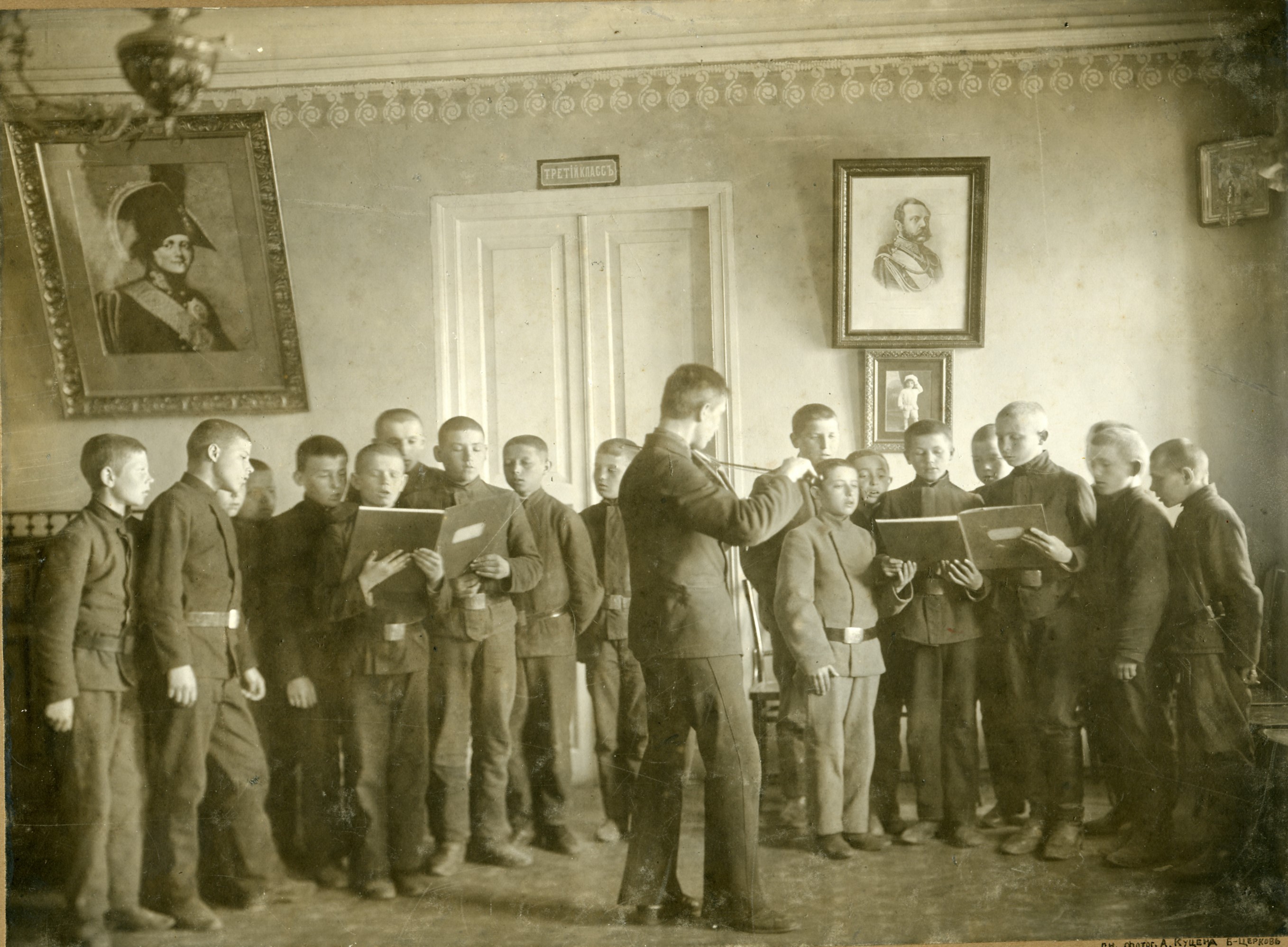 9. На уроці співів.